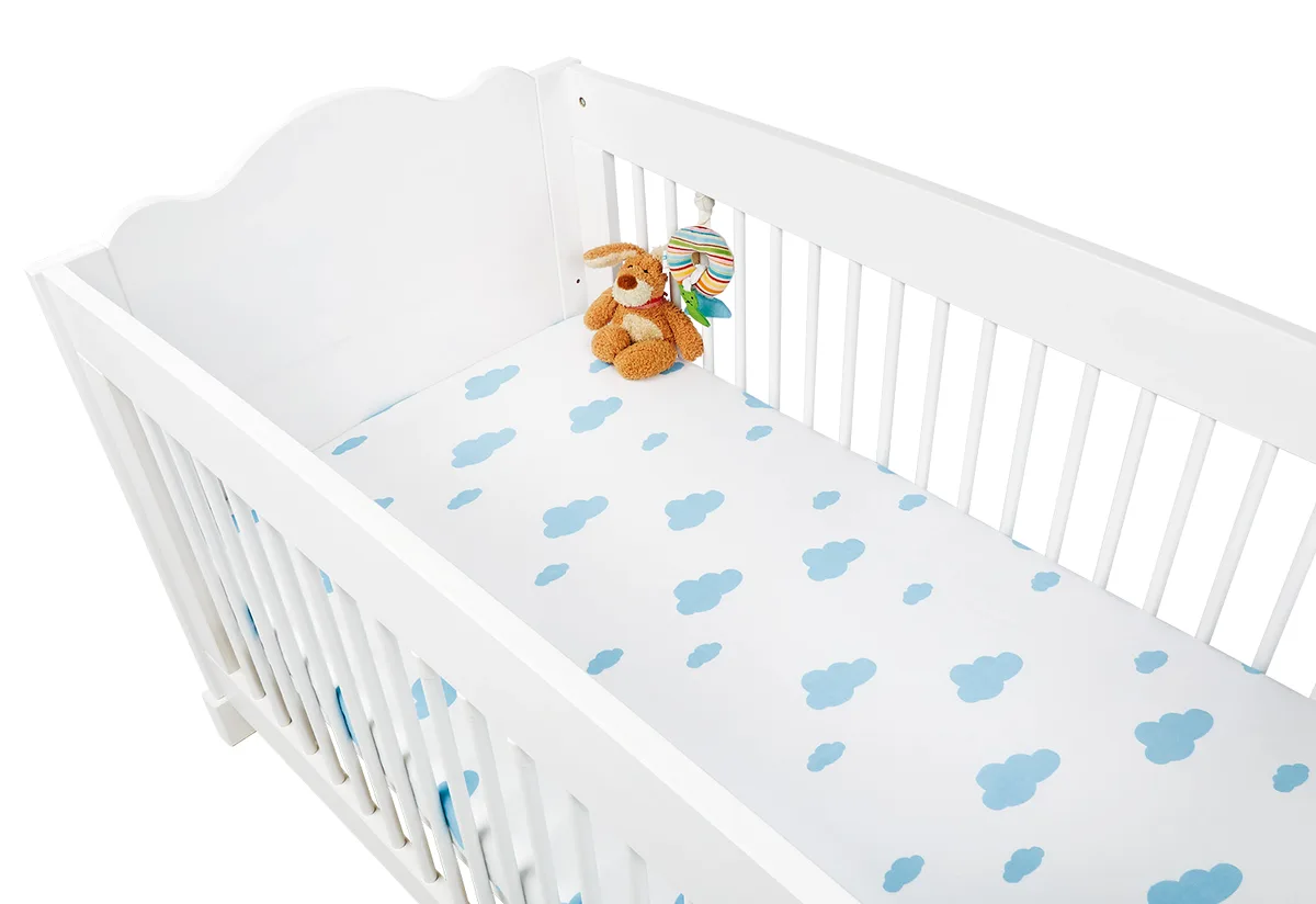 Pinolino Spannbettlaken für Baby- und Juniorbetten (2 Stück), Jersey/Hellblaue Wolken - Bild 1