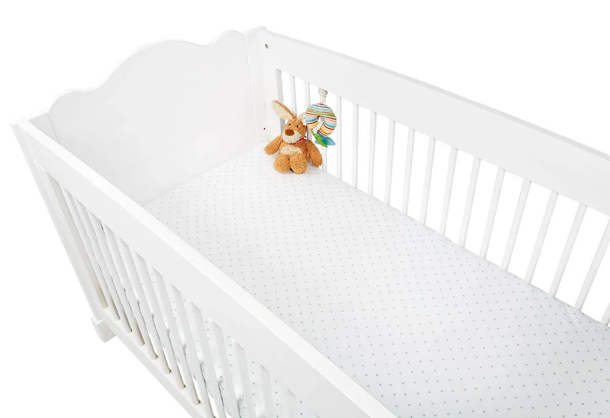 Pinolino Spannbettlaken für Baby- und Juniorbetten (2 Stück), Jersey/Hellblaue Sterne - Bild 1