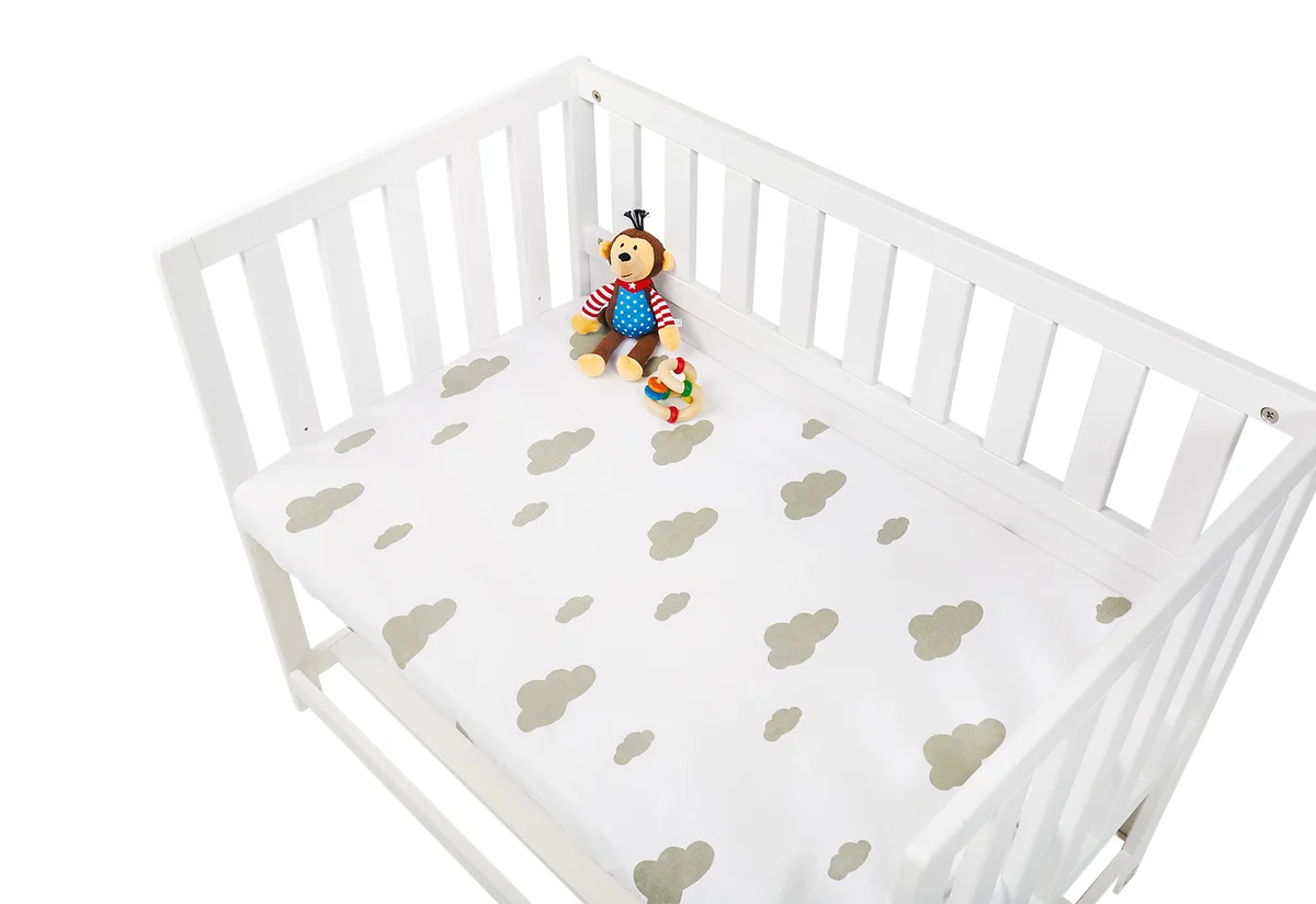 Pinolino Spannbettlaken für Wiege, Beistellbett und Kinderwagen (2 Stück), Jersey/Graue Wolken - Bild 1
